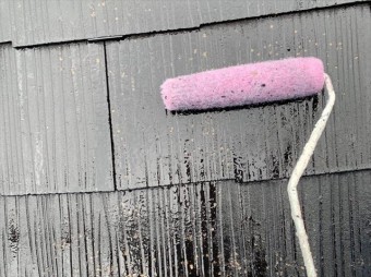 ローラーで屋根塗装