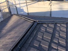 屋根の棟板金の設置