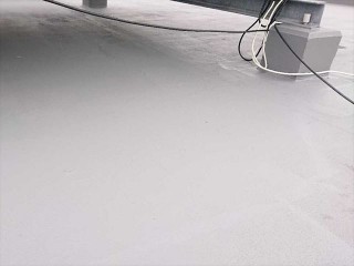 トップコートを塗り替え後のシート防水