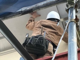 軒天の張り作業