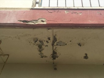 軒天の剝がれと爆裂