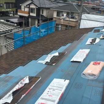 リッジウェイを軒先から張っているところ
