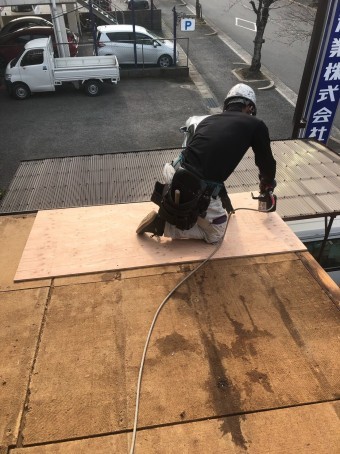 コンパネ張り作業