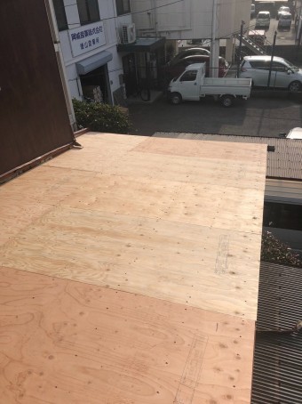 新しくコンパネを張ったところ