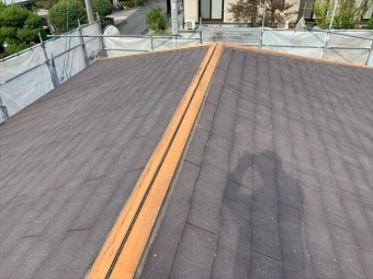 棟板金の下の貫板