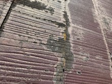スレート屋根の塗膜の剥がれ