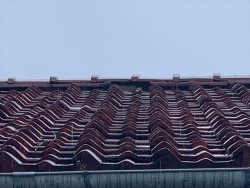 棟瓦が落下した瓦屋根