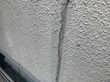 外壁の塗膜の割れ