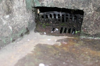 錆びた排水溝
