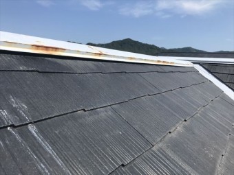 カラーベストの棟板金の浮き