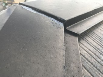 棟板金のつなぎ目
