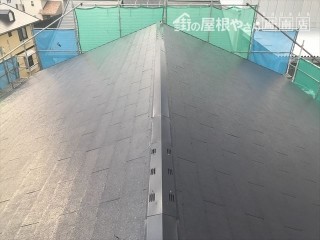 塗装してキレイになったスレート屋根