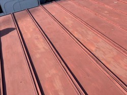 劣化した瓦棒屋根