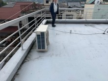 屋上の色褪せた防水層