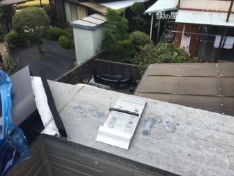 笠木を固定する金具