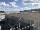 傷んだ工場のスレート屋根