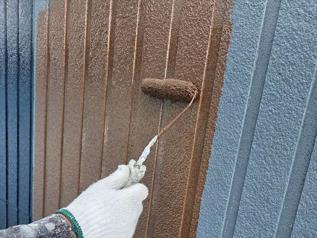 外壁の中塗り