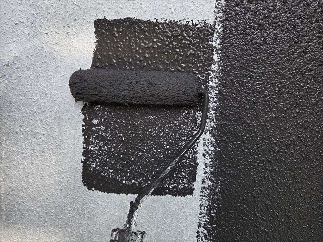 外壁塗装の中塗り