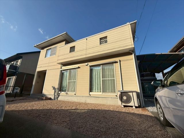 外壁が色褪せた施工前の建物