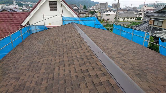 カバー工法でリッジウェイを施工した屋根