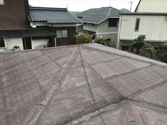 劣化したアスファルトシングル屋根
