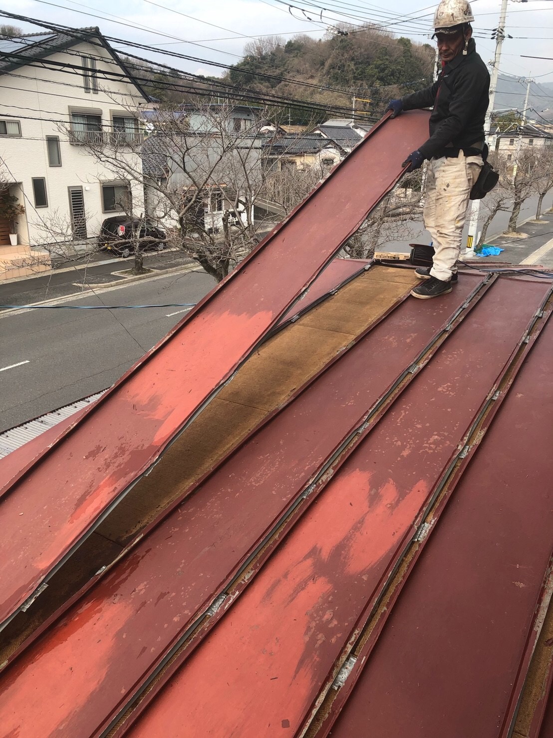 周南市で瓦棒屋根の撤去と新しくコンパネを張りました