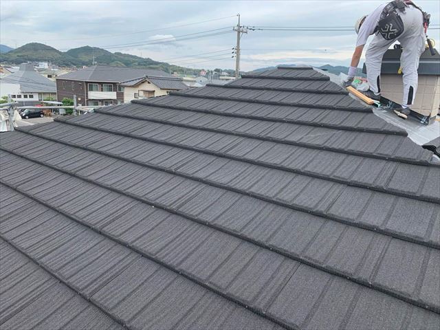 コロナで屋根カバー工法