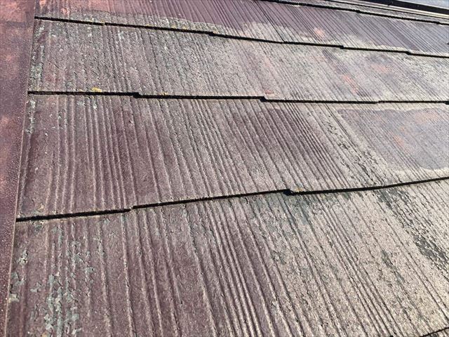 スレート屋根の色褪せと塗膜の剥がれ