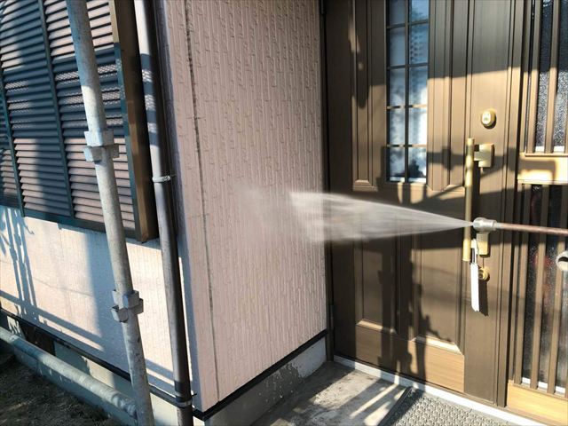 周南市の外壁塗装｜バイオ洗浄液を使った高圧洗浄の重要性と施工手順