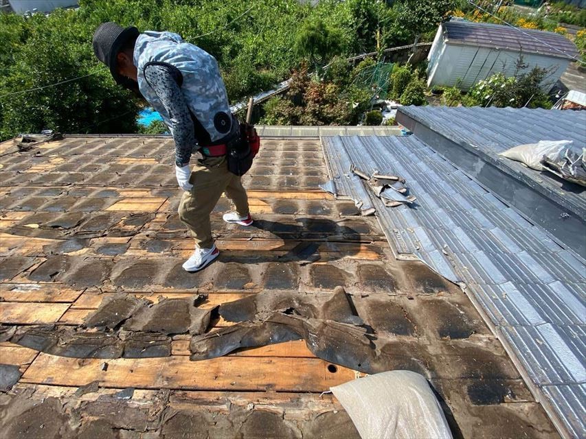既存の屋根の撤去作業