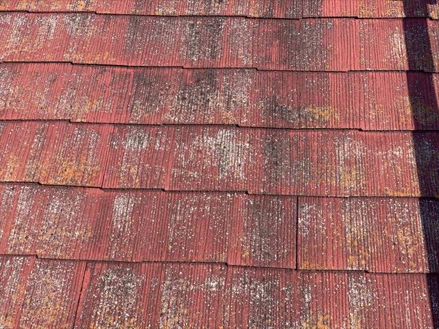 スレート屋根の塗膜の剝がれ
