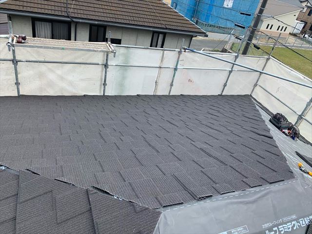 屋根カバー工法で金属屋根材の施工