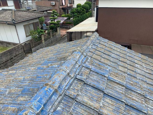 下松市で屋根調査、パラペットのあるセメント瓦屋根が老朽化