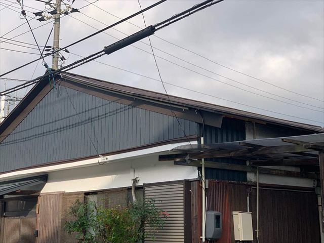 ケラバ・軒先を延長した屋根