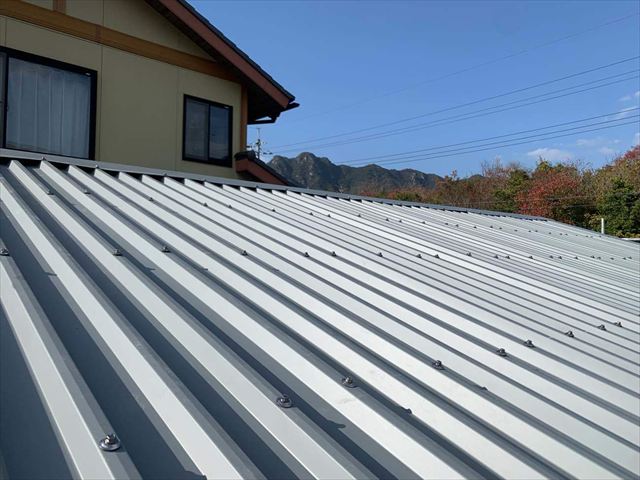 施工後の倉庫屋根