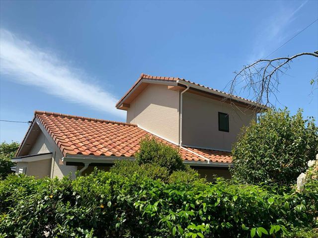 屋根葺き替え・外壁張替え施工後の外観