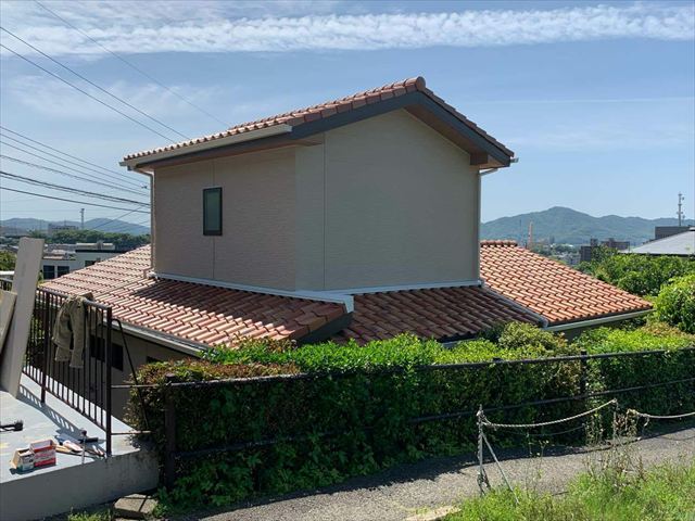 屋根葺き替え・外壁張替え施工後の外観