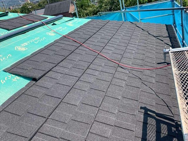 周南市で屋根カバー工法が完成！金属屋根材セネターで施工