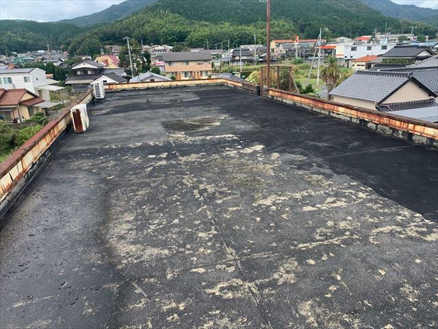 劣化した屋上の防水