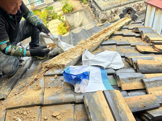 棟瓦の撤去