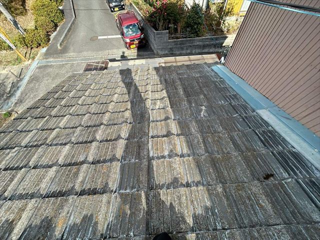 劣化したセメント瓦