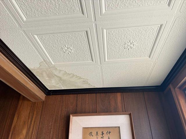 天井の雨染み