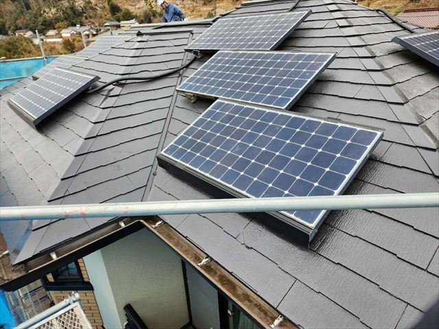 中塗りをした屋根