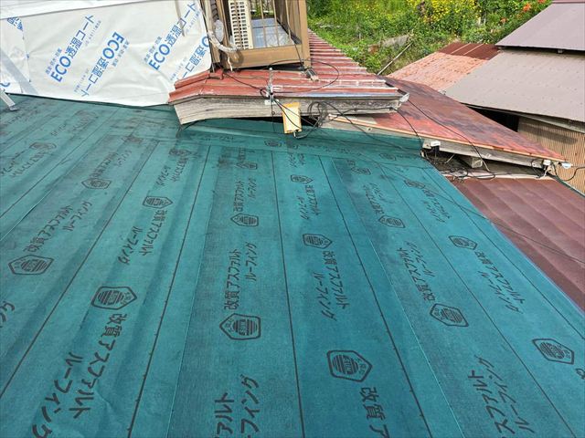 周南市で屋根カバー工法施工！ルーフィングの重要性と工事の流れをご紹介