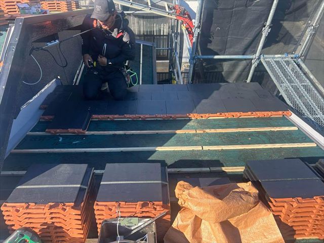 新しい屋根材「セラムF」の施工