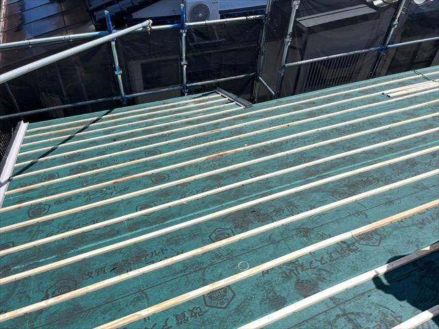 瓦桟木の設置作業