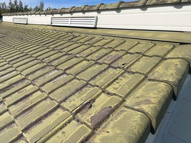 乾式洋瓦（乾式コンクリート瓦、スカンジア瓦）の塗膜の剥がれ