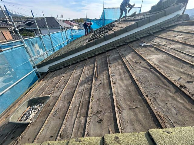 下松市で屋根葺き替え｜屋根材撤去・野地板増し張り・ルーフィング敷設の流れ