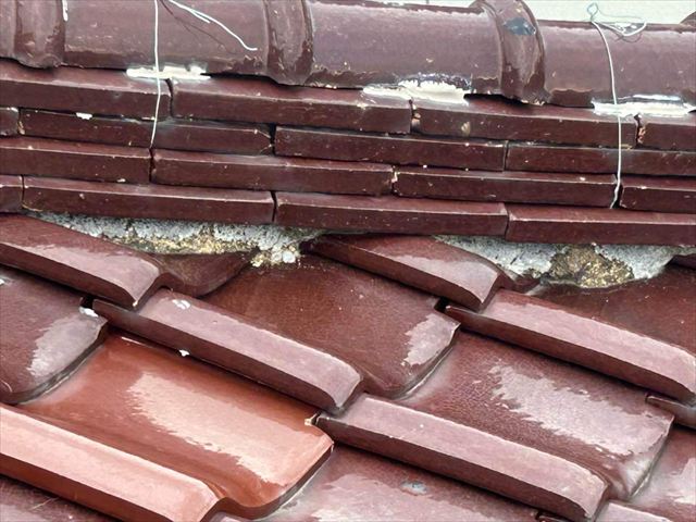 周南市で屋根修理の現地調査！漆喰劣化と棟瓦の緊結線切れを発見