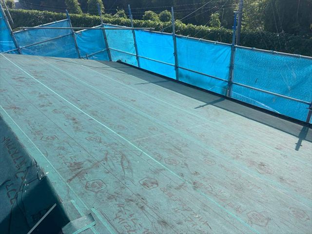 ルーフィング（防水紙）の敷設